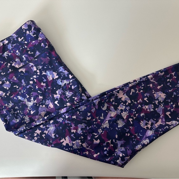 Fabletics Gia Printed PowerLite Crop - Picture 5 of 5
